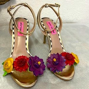 New lovely flower Betsey Johnson heels